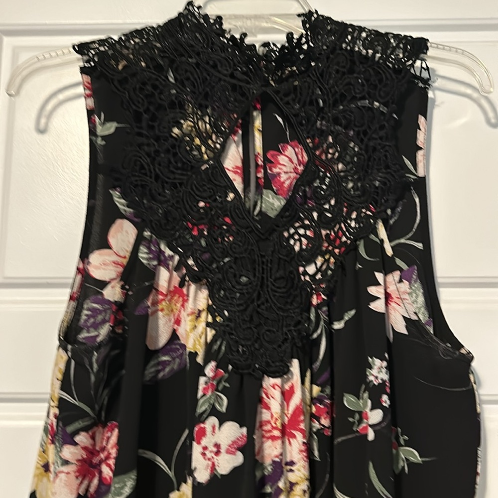 Fun Floral Top - Picture 2 of 2